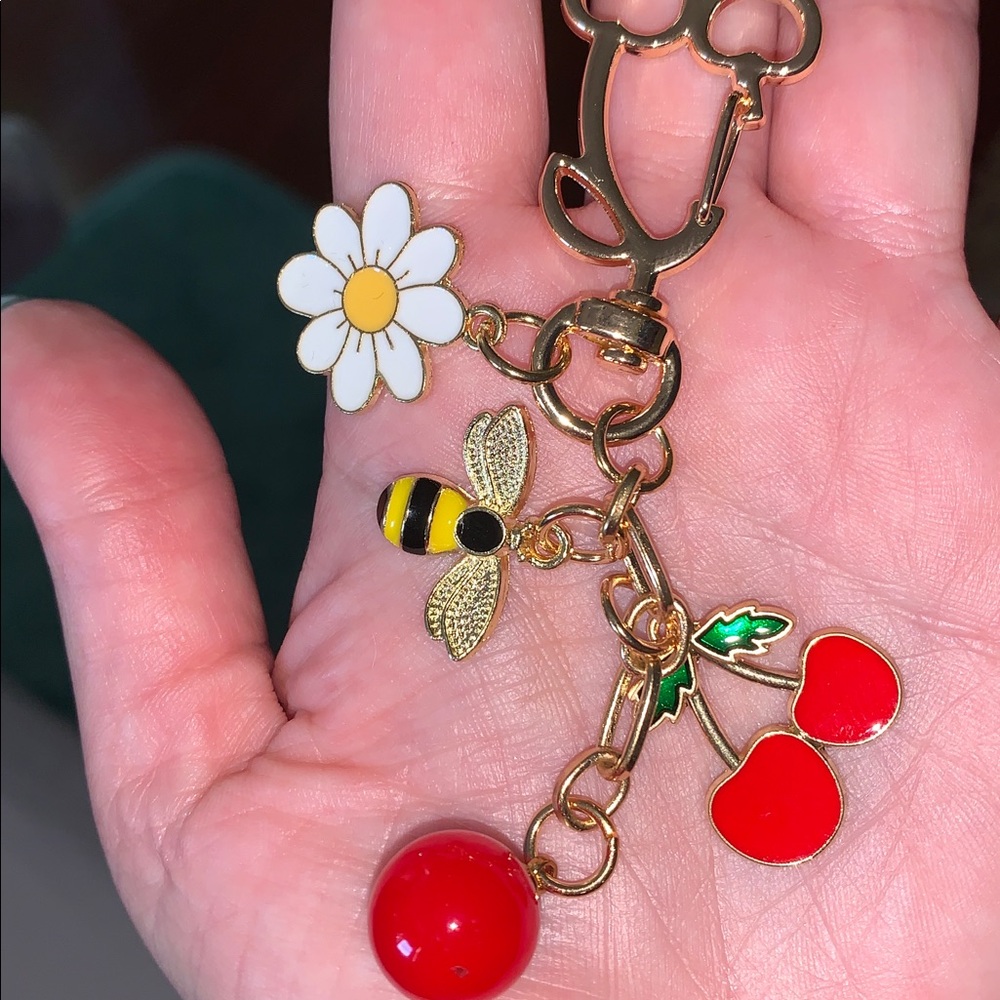 Gold purse/bag charm Keychain with bee, cherry & daisy nwt - Picture 3 of 7